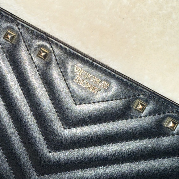 Victoria’s Secret Black Studded V-Quilt Women Wallet Magnetic Clasp Zipper Pouch - Picture 4 of 16